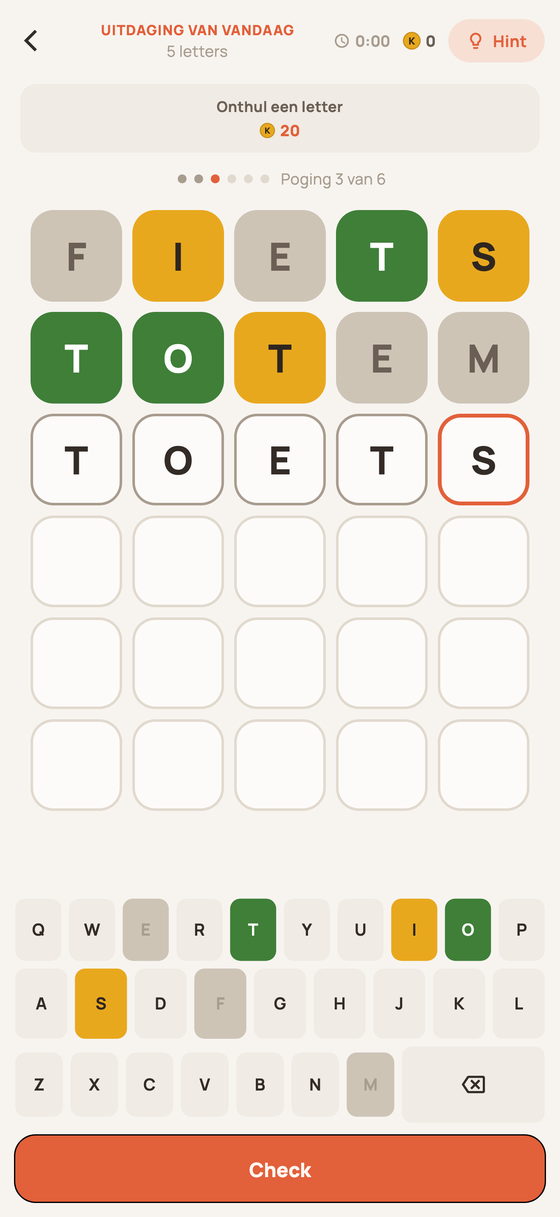 Koto spel met een half opgelost bord